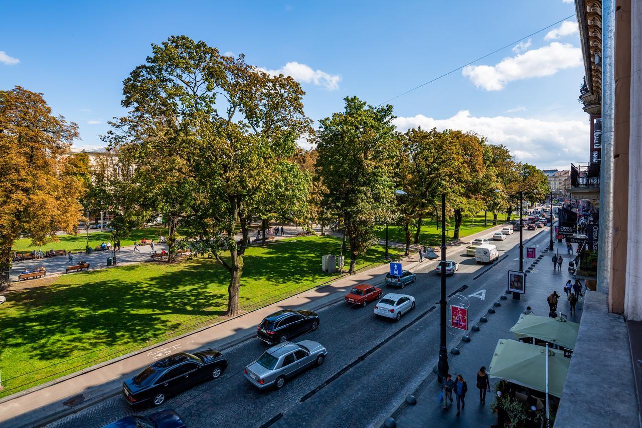 31 Svobody Avenue Apartment Lwów Zewnętrze zdjęcie